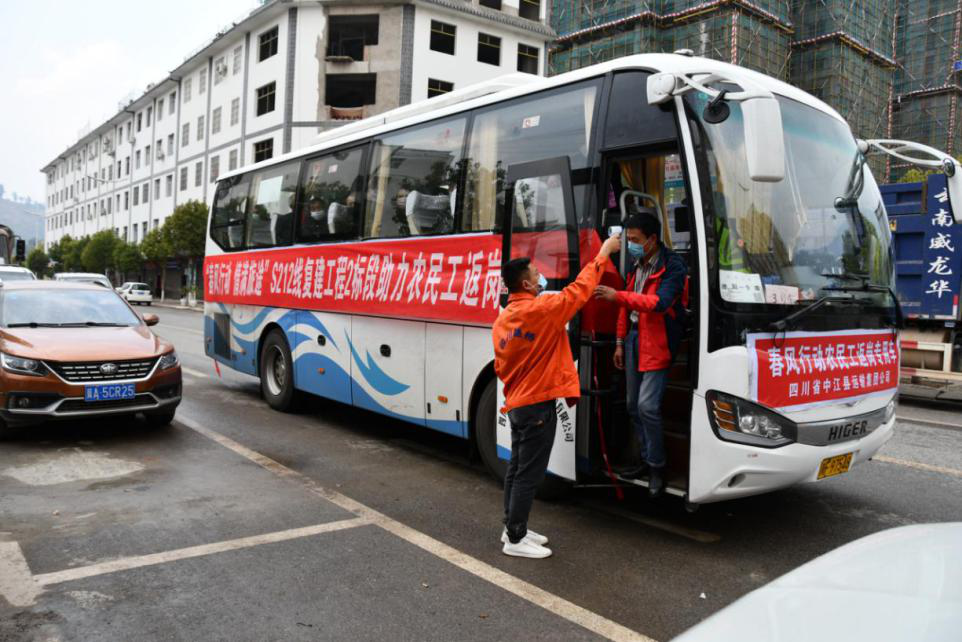 春風(fēng)行動(dòng) ，“點(diǎn)對(duì)點(diǎn)”專(zhuān)車(chē)接民工兄弟返崗