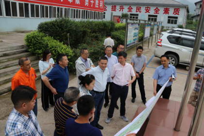 四川省交投集團(tuán)公司黨委副書記、副董事長、總經(jīng)理周黎明到仁沐新LJ18標(biāo)項(xiàng)目部檢查指導(dǎo)工作