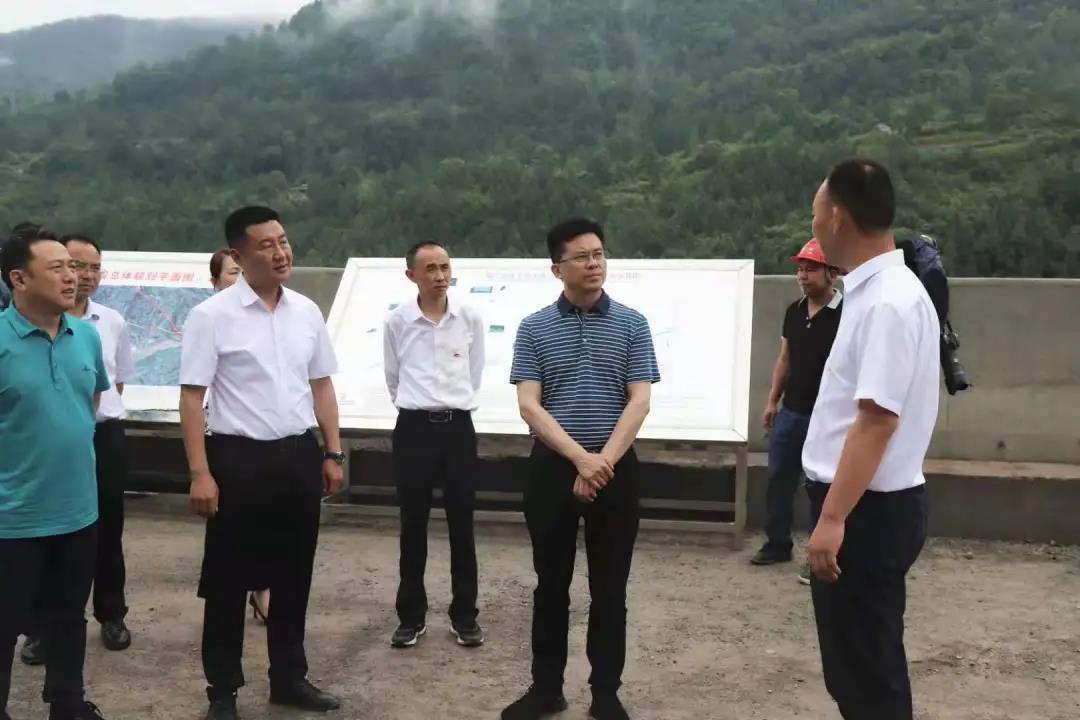 四川省交通運輸廳領導張勇、王茂奎到鎮(zhèn)廣高速王通段A1合同段調(diào)研指導工作